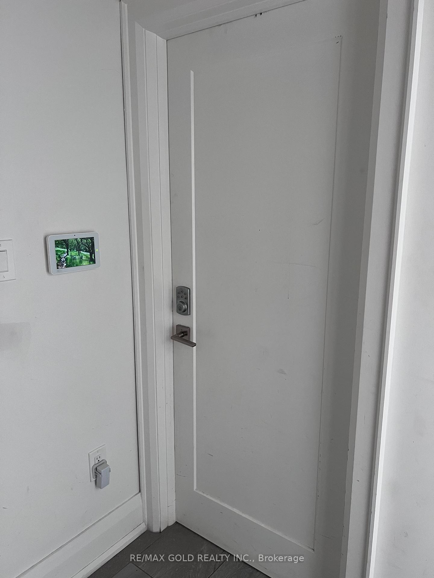 Photo 6 of Unit Studio, 2215 Danforth Avenue, Toronto, East End-Danforth — HOMEH