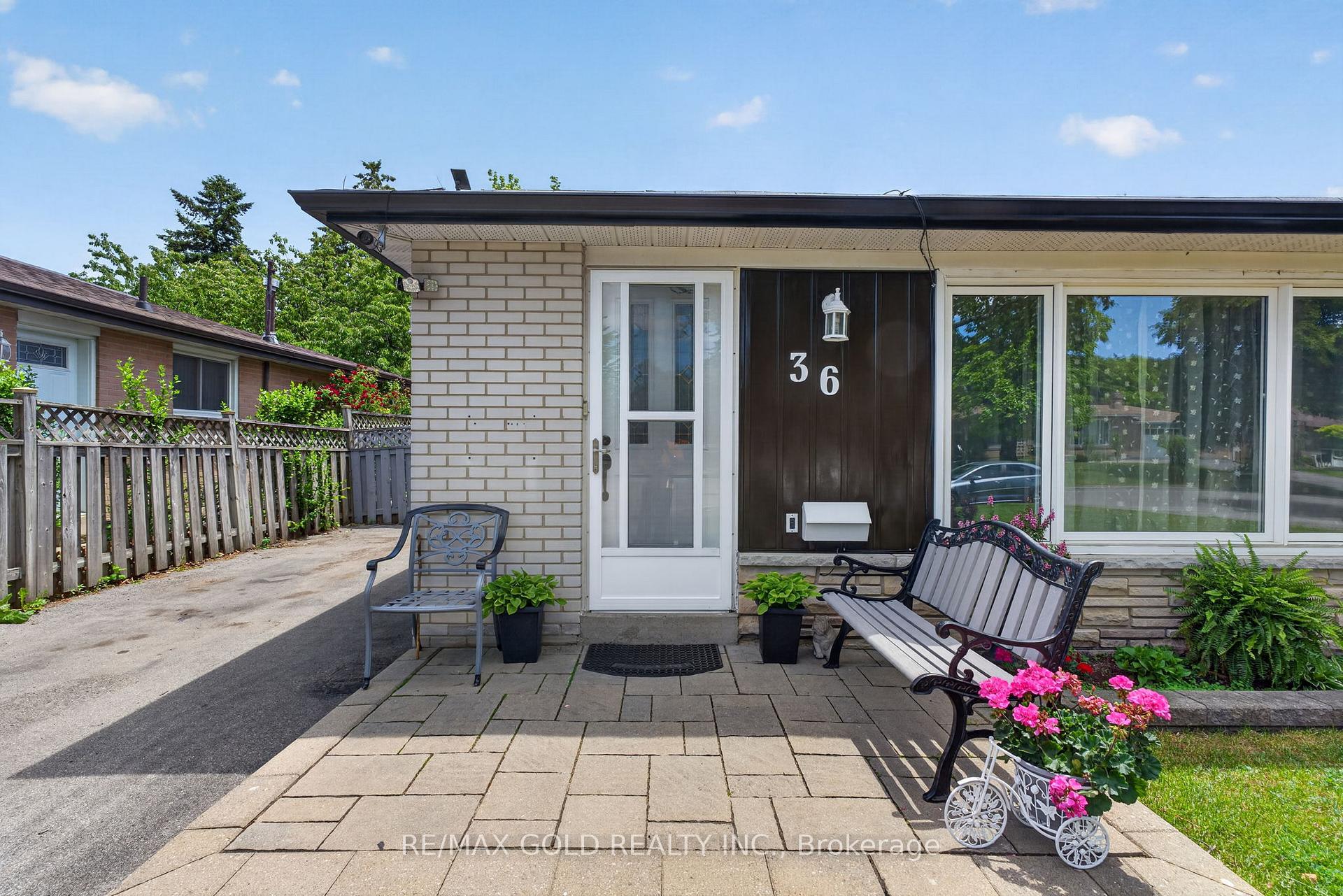 Photo 3 of 36 Belmont Drive, Brampton, Avondale — HOMEH