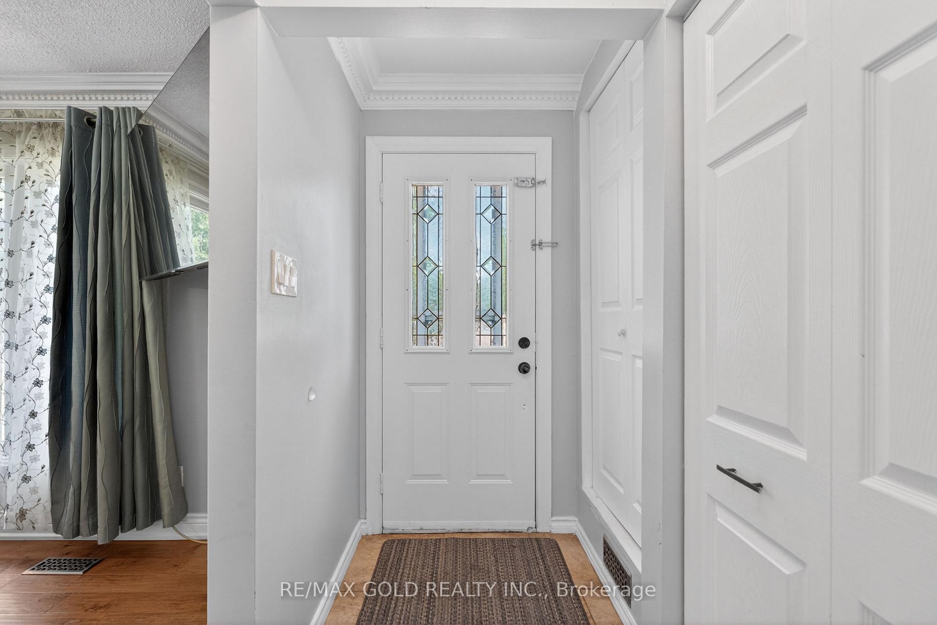 Photo 4 of 36 Belmont Drive, Brampton, Avondale — HOMEH