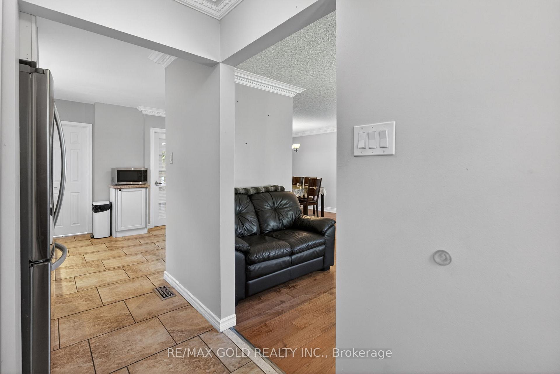 Photo 5 of 36 Belmont Drive, Brampton, Avondale — HOMEH