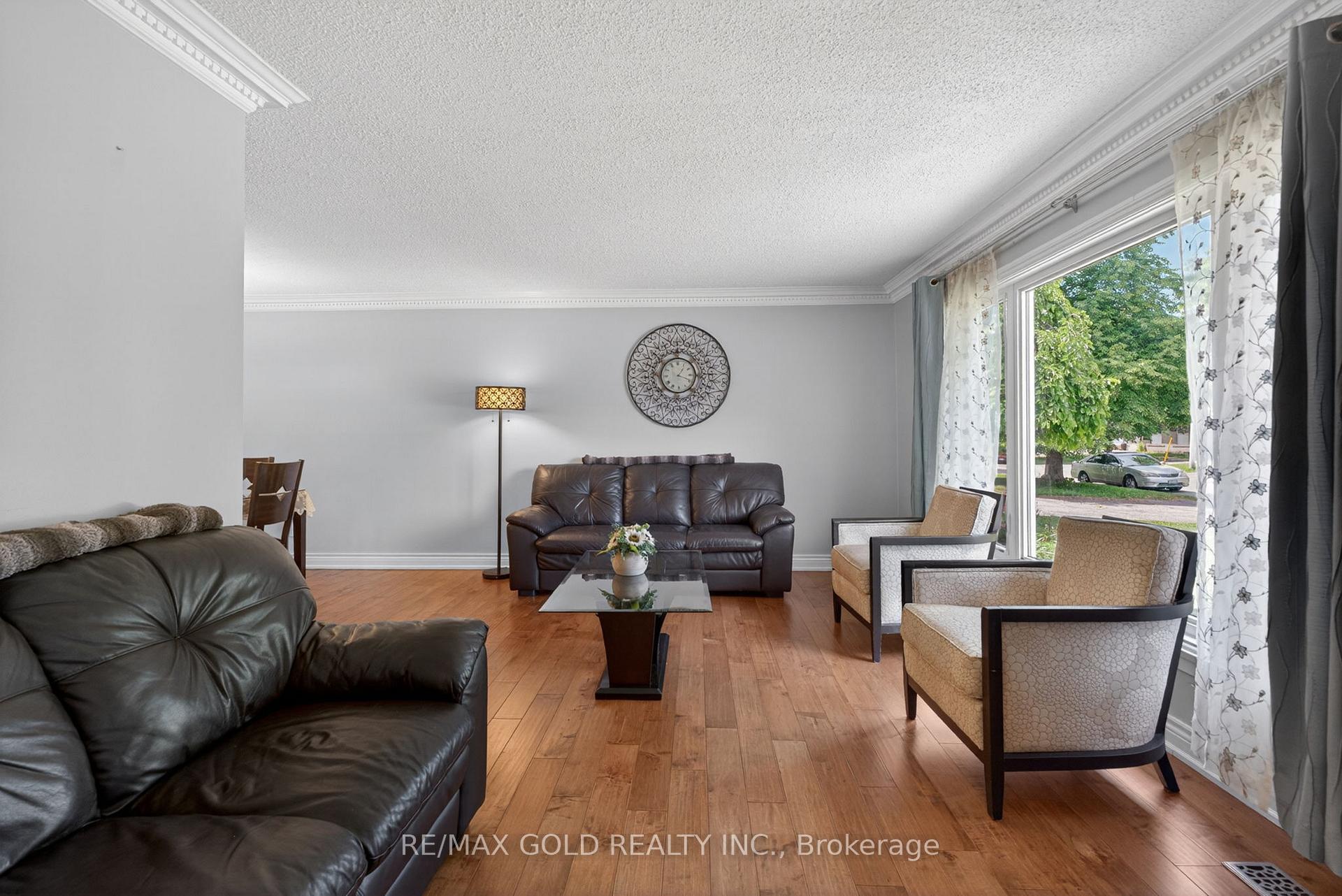 Photo 6 of 36 Belmont Drive, Brampton, Avondale — HOMEH