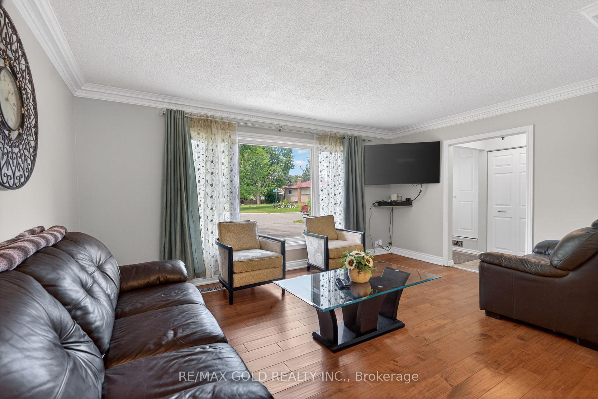 Photo 7 of 36 Belmont Drive, Brampton, Avondale — HOMEH