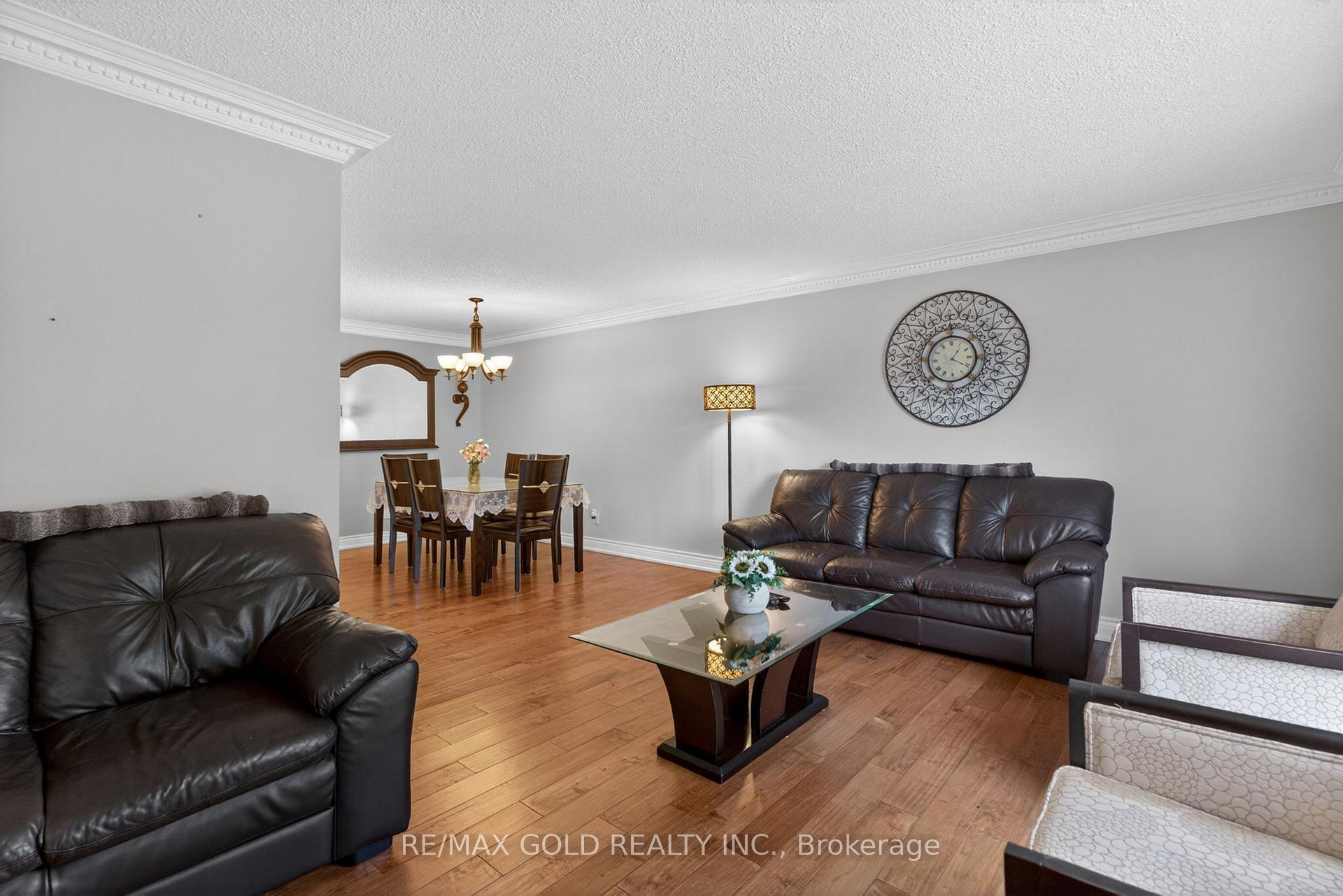 Photo 8 of 36 Belmont Drive, Brampton, Avondale — HOMEH