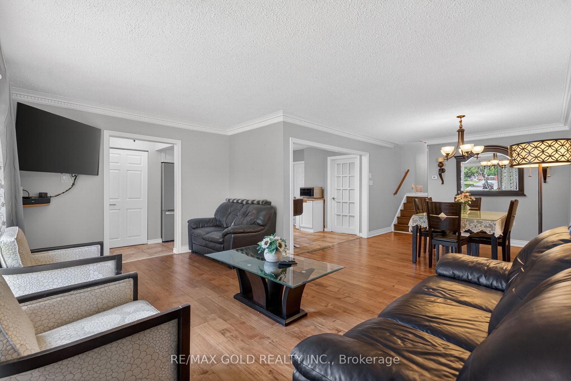 Photo 9 of 36 Belmont Drive, Brampton, Avondale — HOMEH
