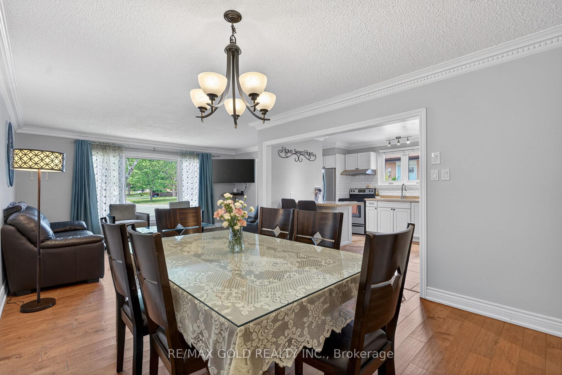 Photo 10 of 36 Belmont Drive, Brampton, Avondale — HOMEH