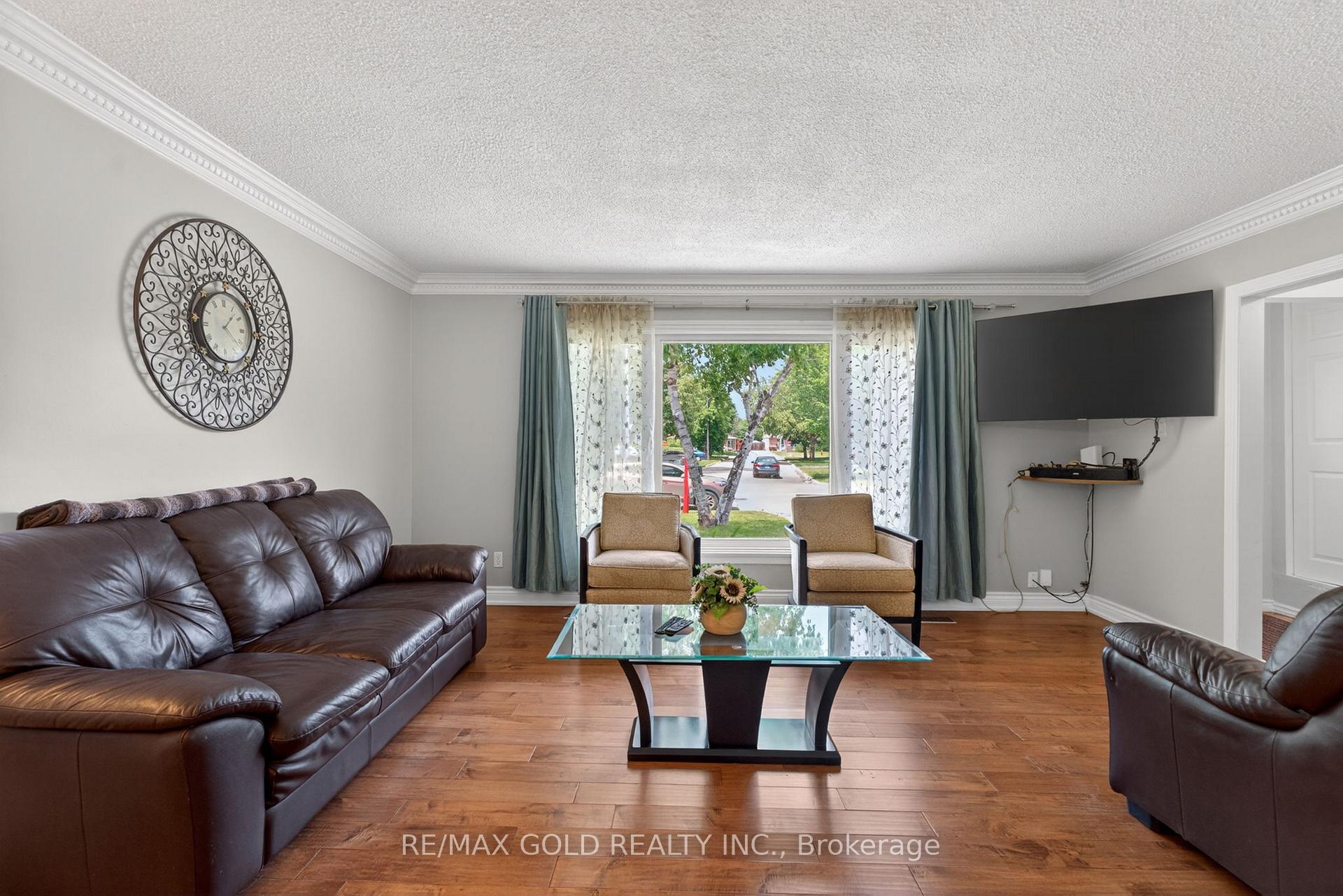 Photo 11 of 36 Belmont Drive, Brampton, Avondale — HOMEH