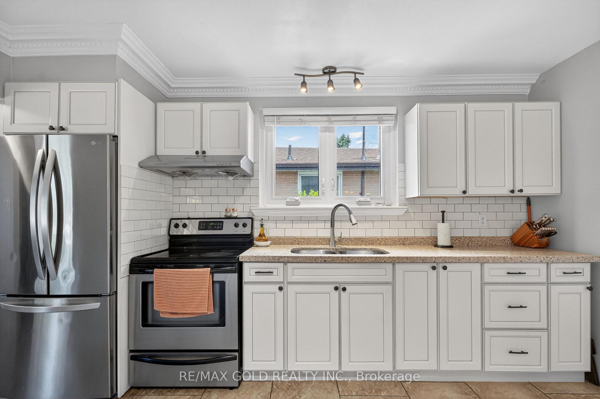 Photo 16 of 36 Belmont Drive, Brampton, Avondale — HOMEH