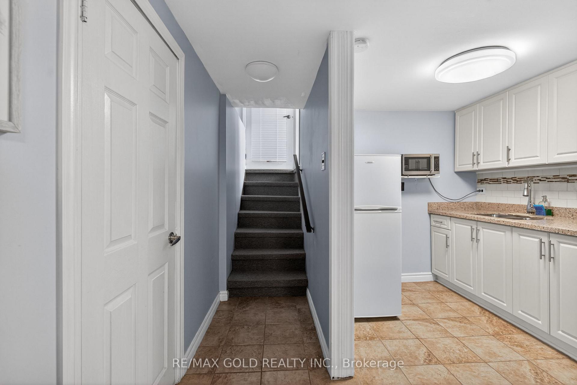 Photo 29 of 36 Belmont Drive, Brampton, Avondale — HOMEH