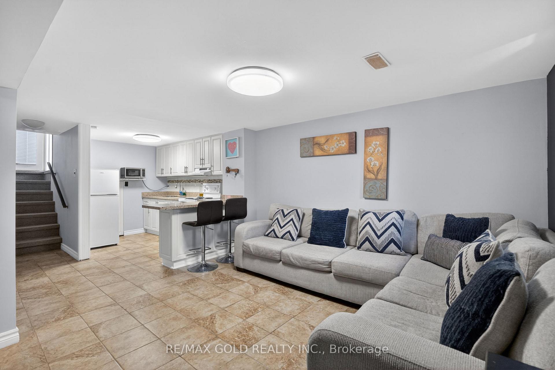 Photo 31 of 36 Belmont Drive, Brampton, Avondale — HOMEH