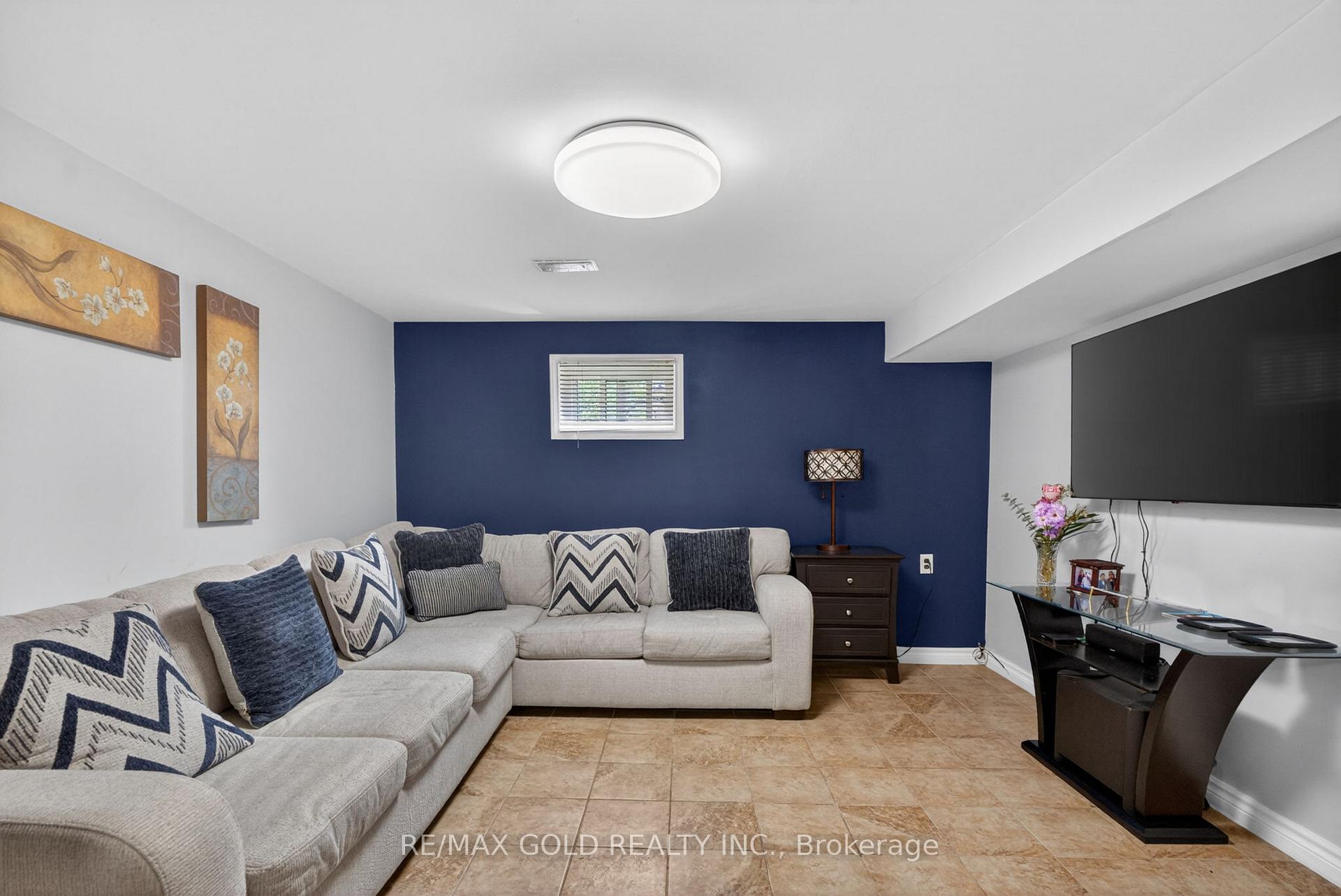 Photo 32 of 36 Belmont Drive, Brampton, Avondale — HOMEH