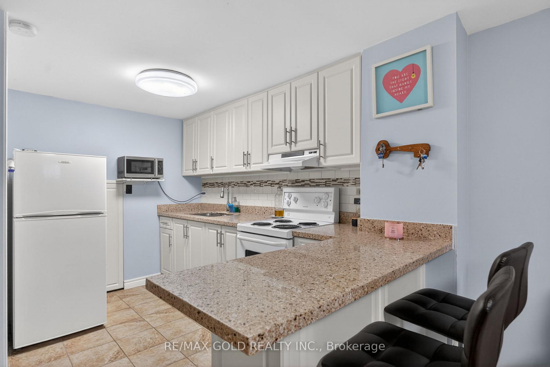 Photo 33 of 36 Belmont Drive, Brampton, Avondale — HOMEH