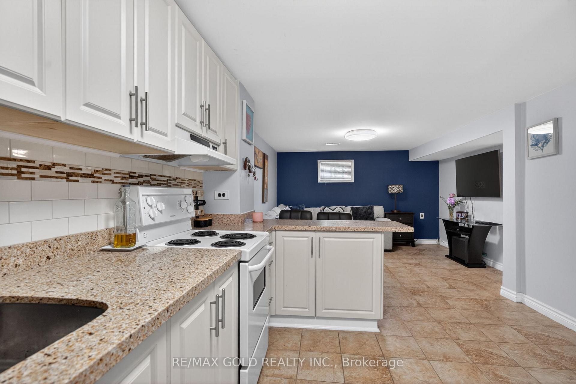 Photo 35 of 36 Belmont Drive, Brampton, Avondale — HOMEH