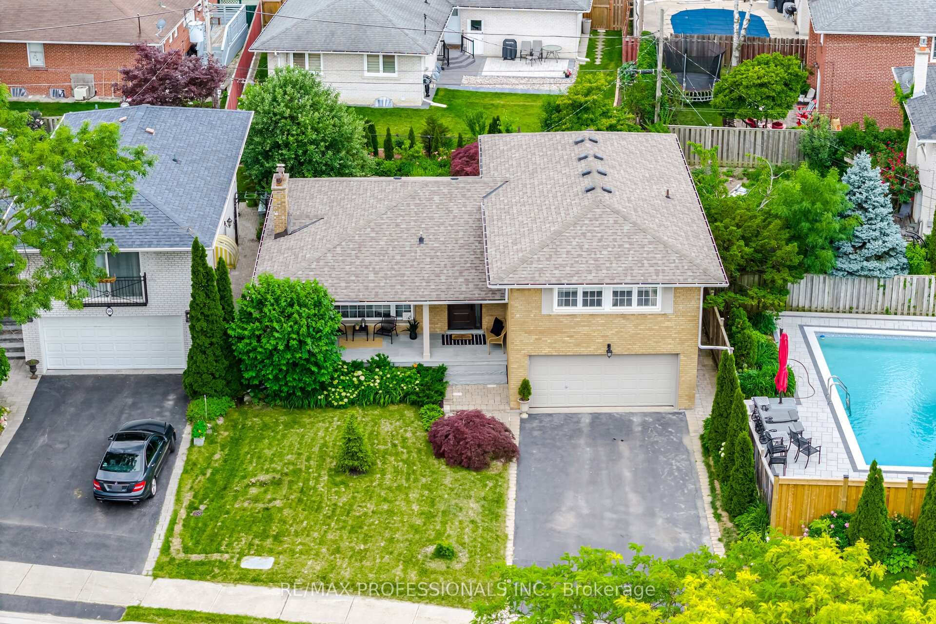 Photo 2 of 12 Thicket Road, Etobicoke, Markland Wood — HOMEH