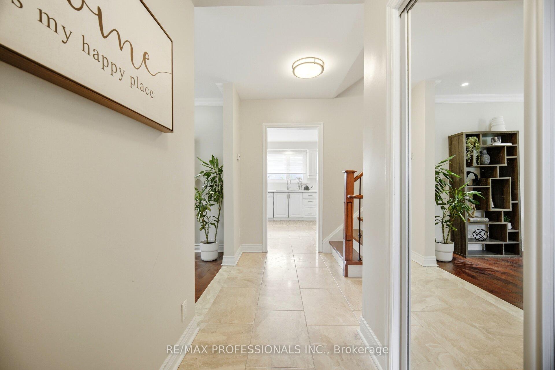 Photo 7 of 12 Thicket Road, Etobicoke, Markland Wood — HOMEH