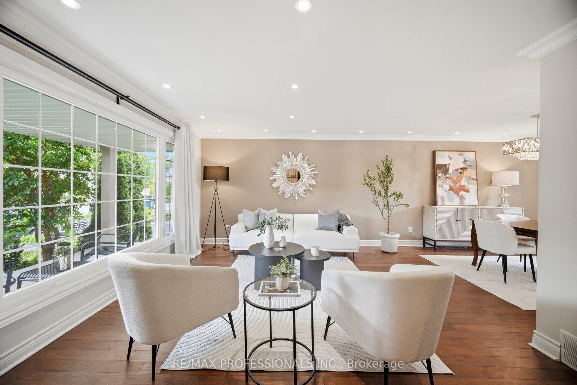 Photo 8 of 12 Thicket Road, Etobicoke, Markland Wood — HOMEH