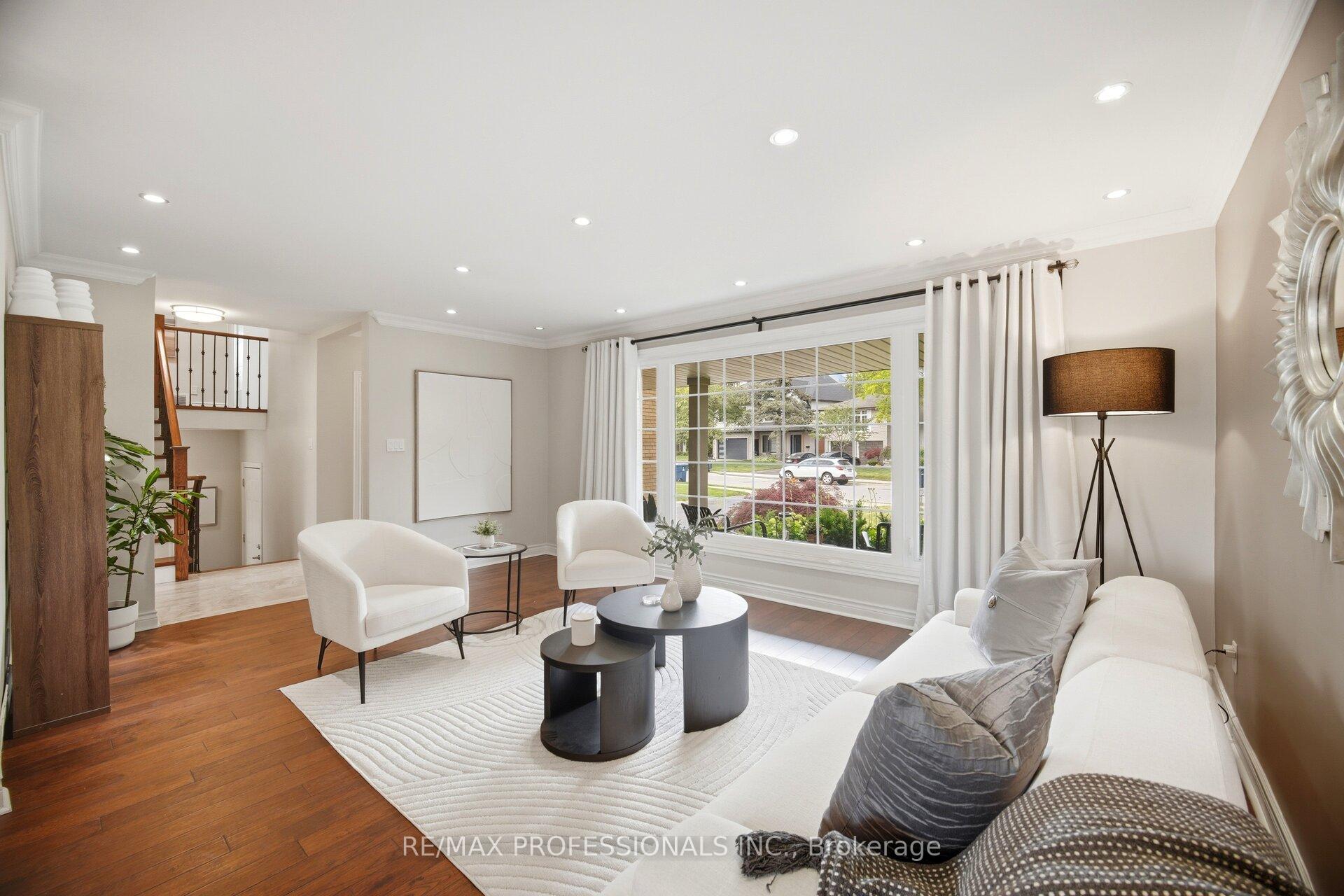 Photo 9 of 12 Thicket Road, Etobicoke, Markland Wood — HOMEH