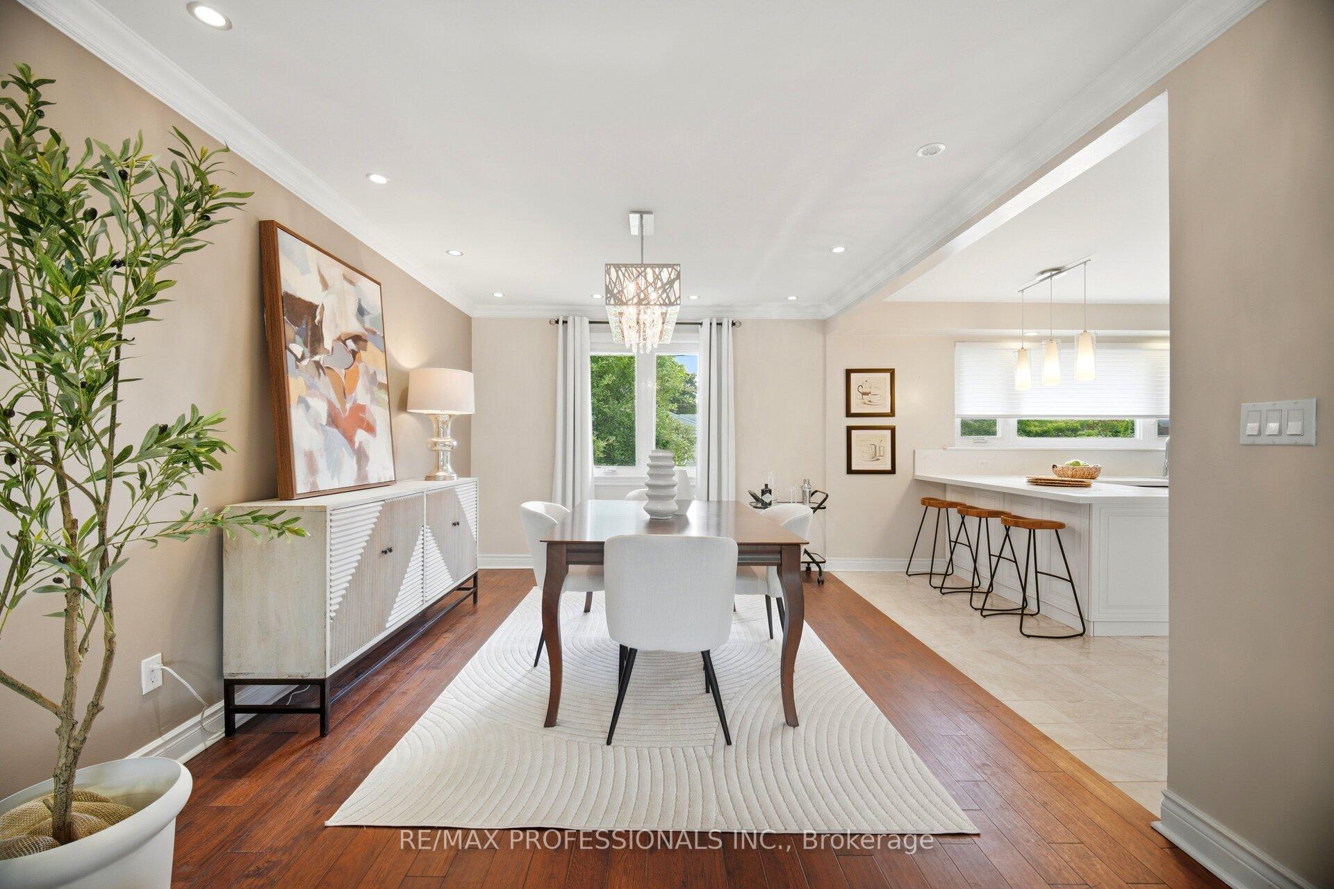 Photo 12 of 12 Thicket Road, Etobicoke, Markland Wood — HOMEH