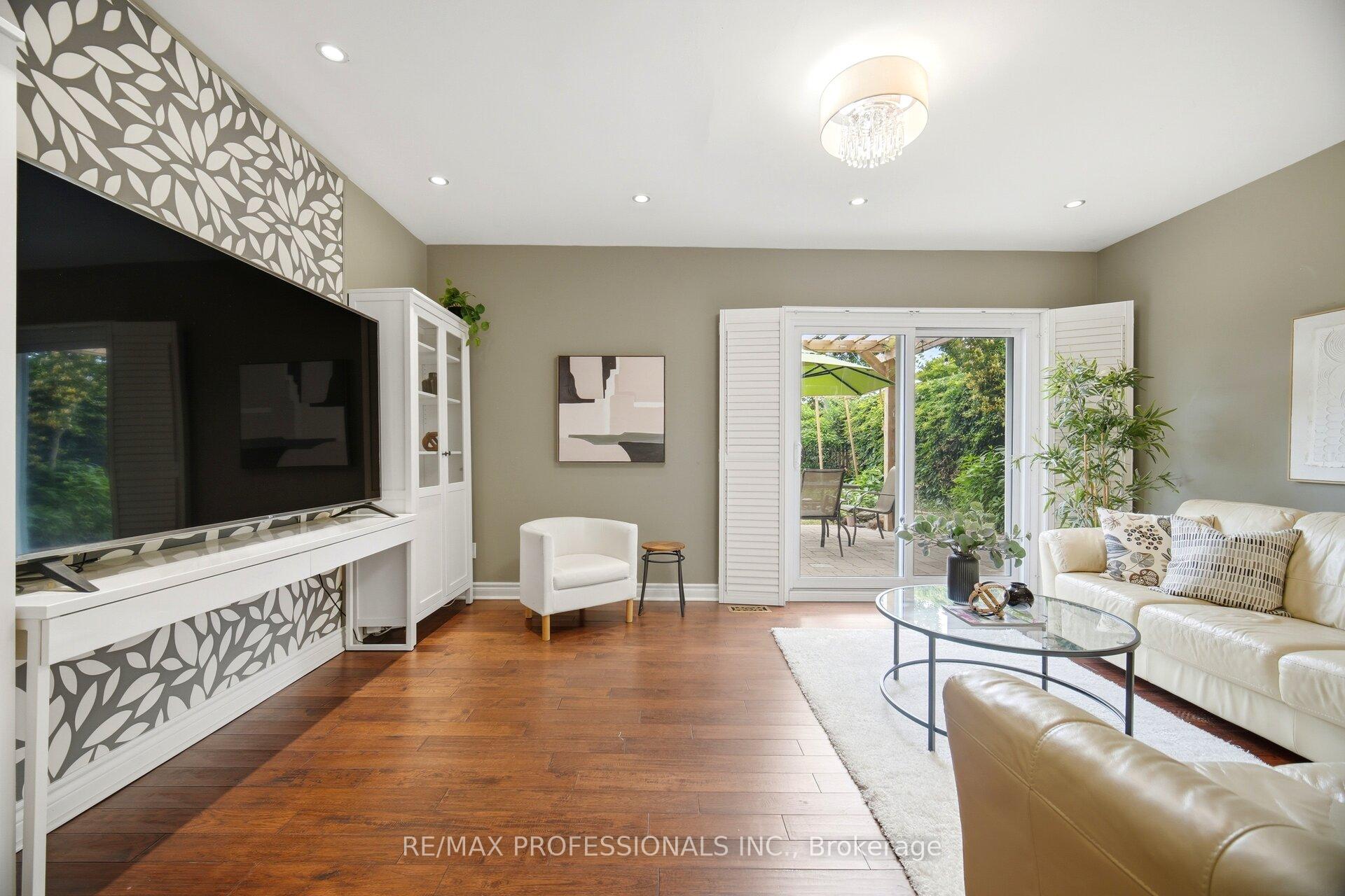 Photo 20 of 12 Thicket Road, Etobicoke, Markland Wood — HOMEH