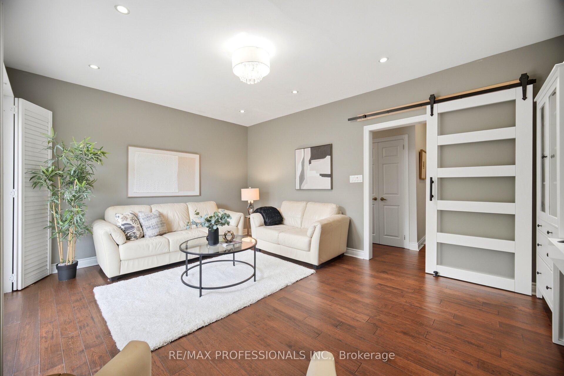 Photo 21 of 12 Thicket Road, Etobicoke, Markland Wood — HOMEH
