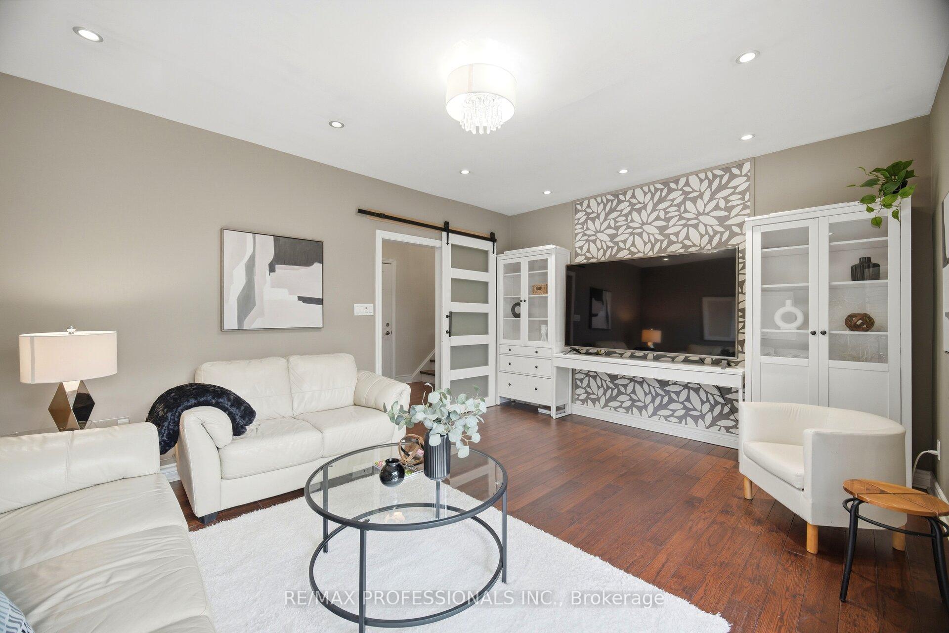 Photo 22 of 12 Thicket Road, Etobicoke, Markland Wood — HOMEH