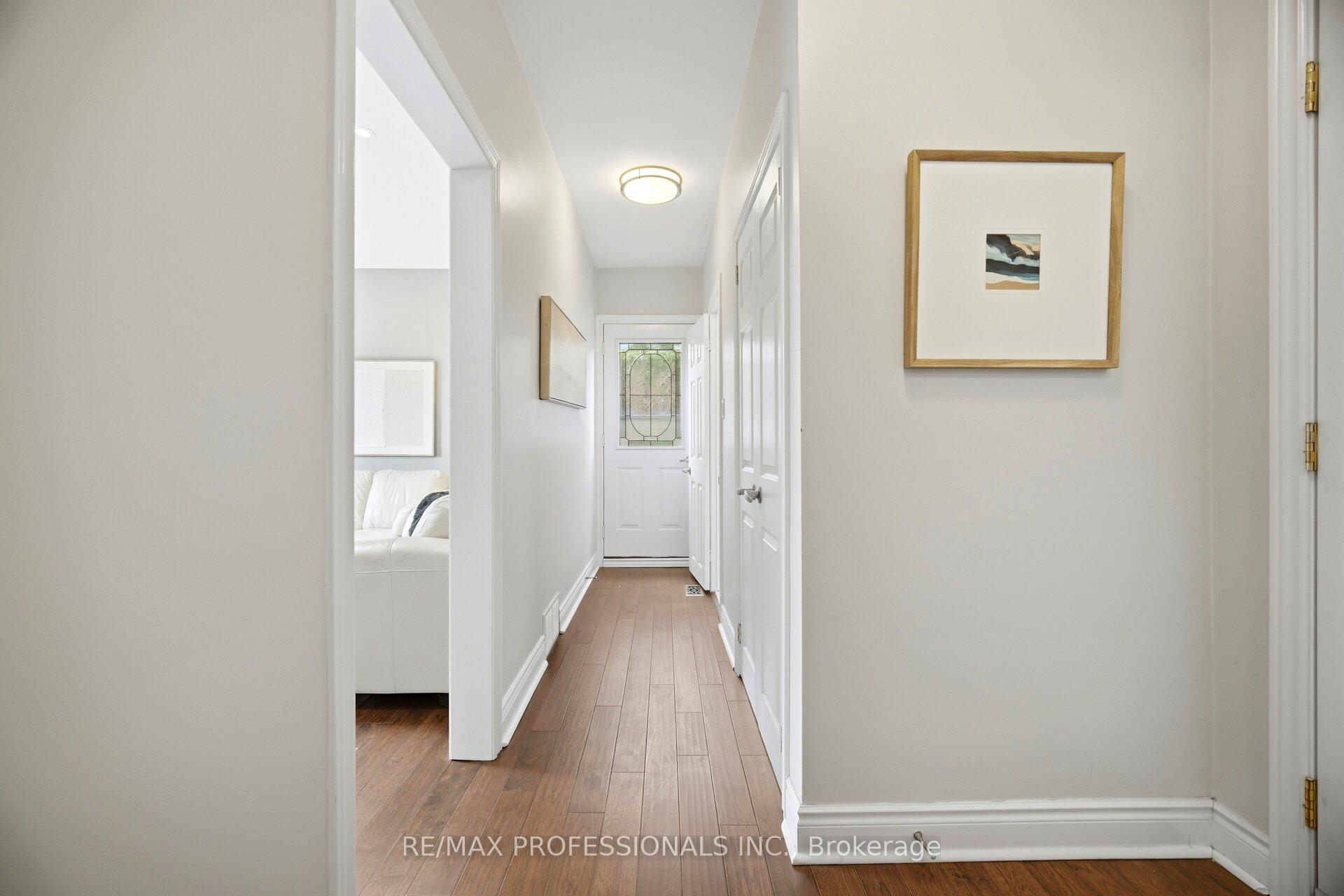 Photo 23 of 12 Thicket Road, Etobicoke, Markland Wood — HOMEH