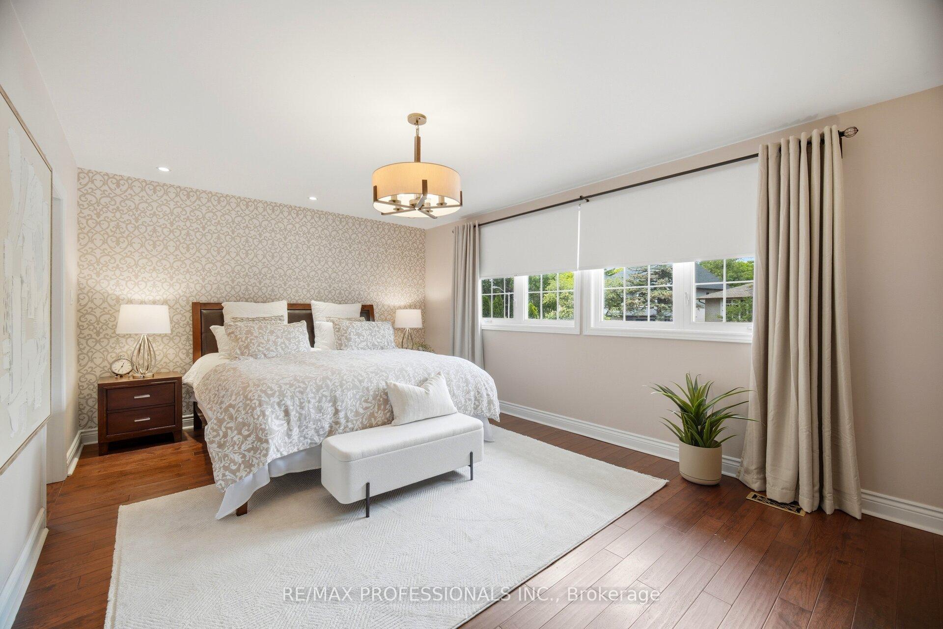 Photo 25 of 12 Thicket Road, Etobicoke, Markland Wood — HOMEH