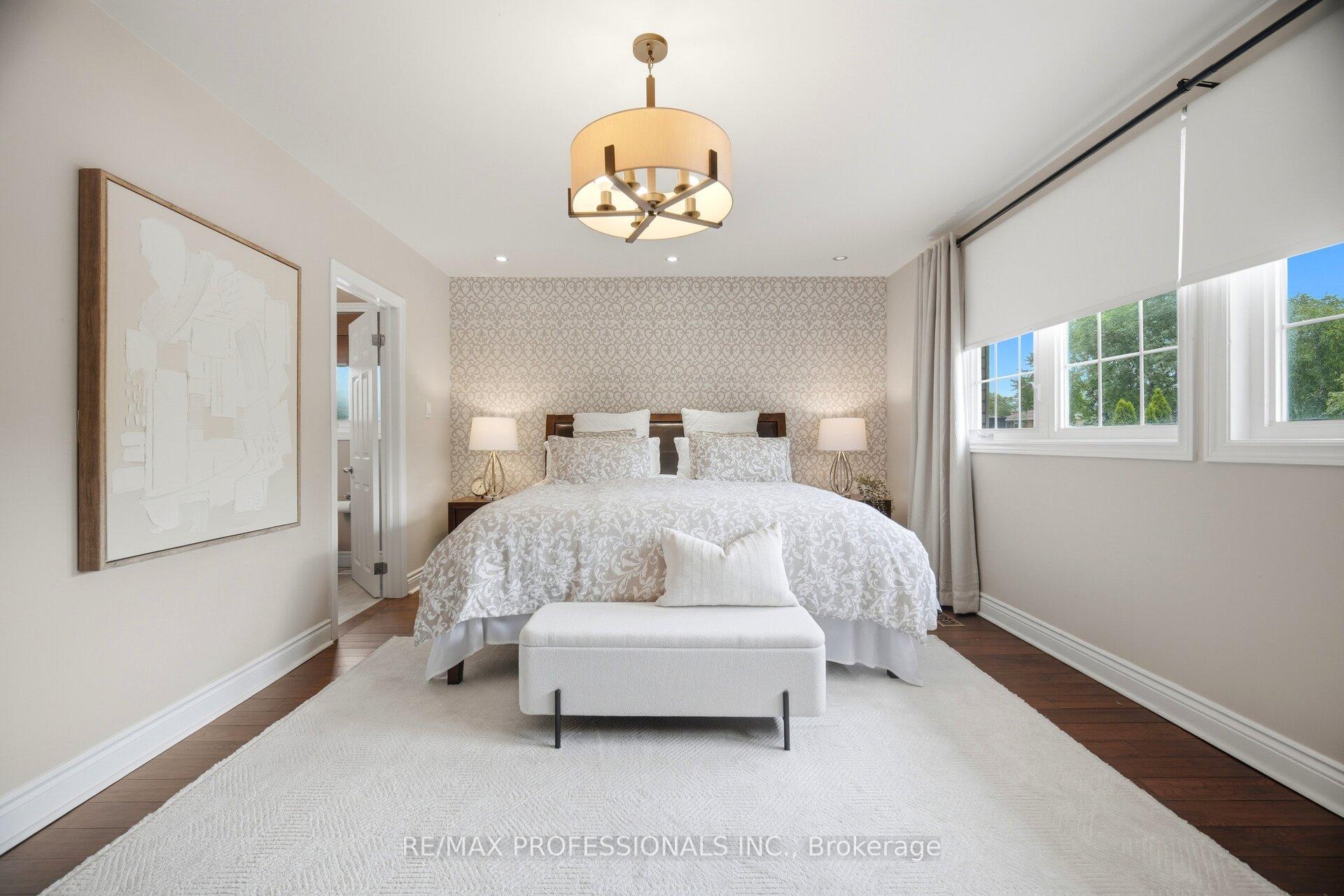 Photo 26 of 12 Thicket Road, Etobicoke, Markland Wood — HOMEH