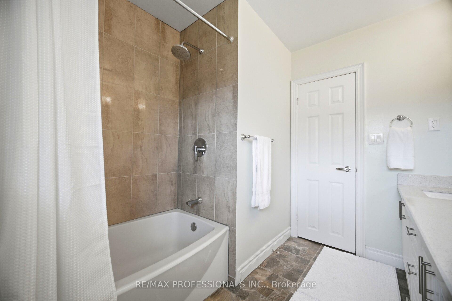 Photo 35 of 12 Thicket Road, Etobicoke, Markland Wood — HOMEH