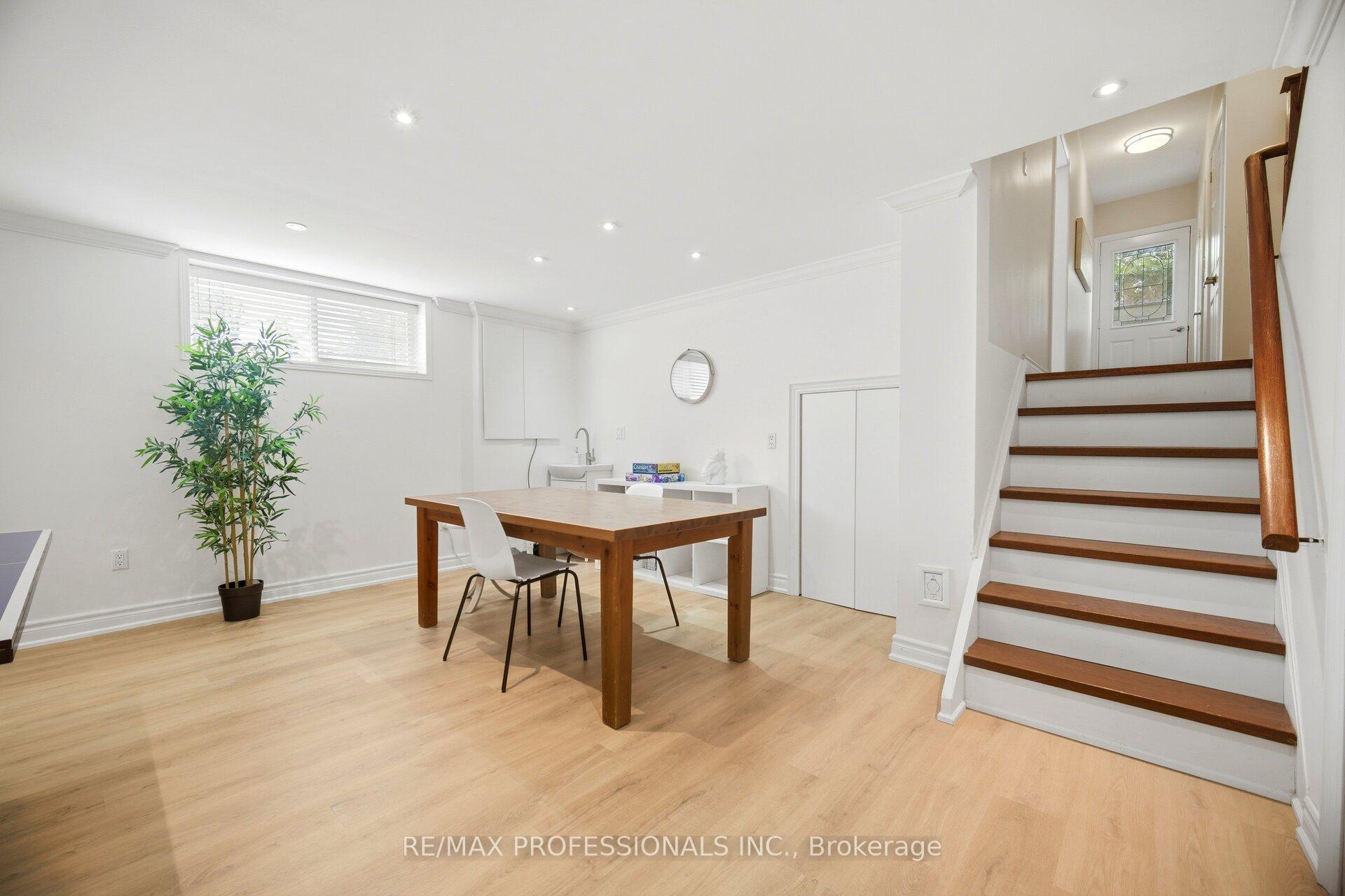 Photo 36 of 12 Thicket Road, Etobicoke, Markland Wood — HOMEH
