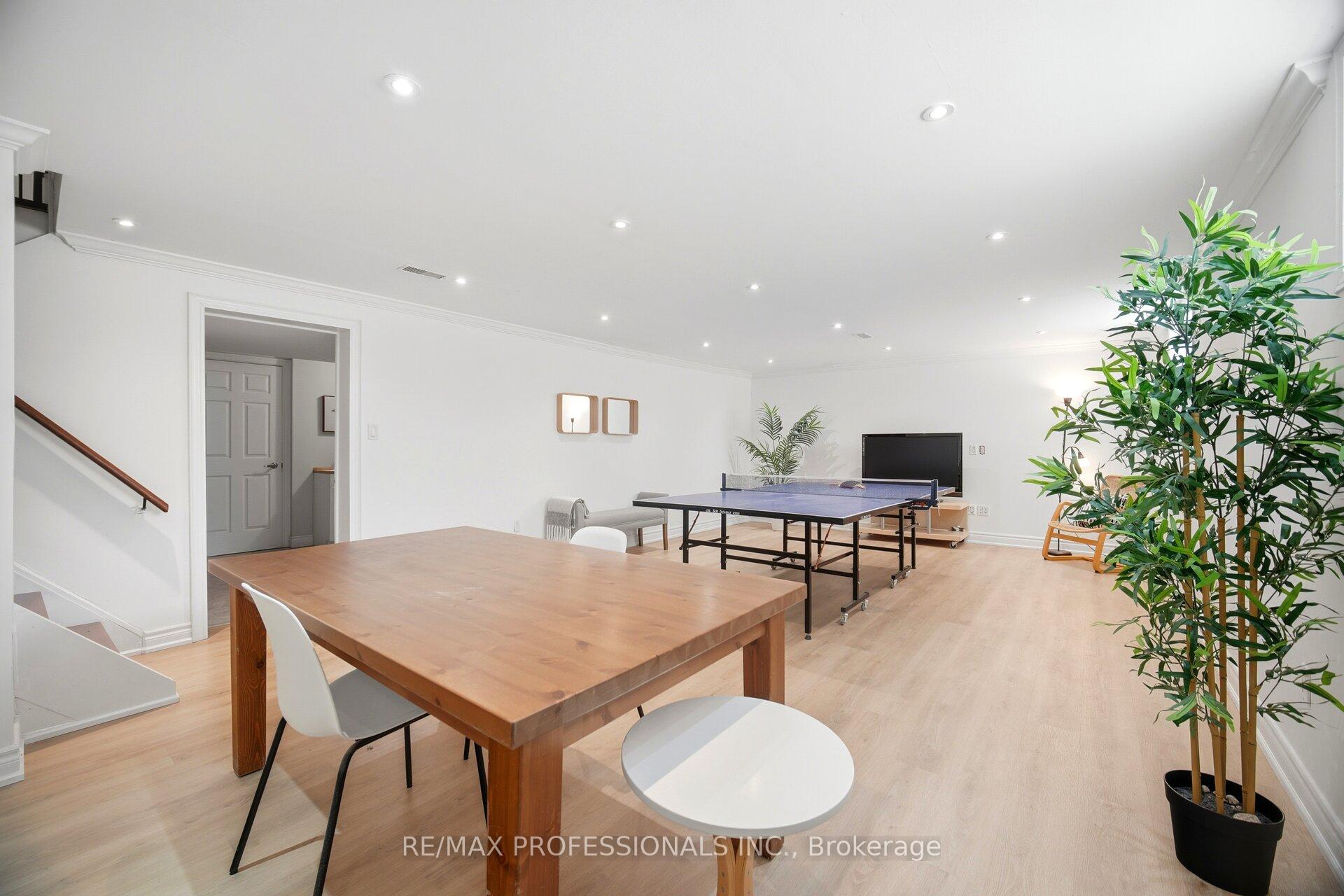 Photo 37 of 12 Thicket Road, Etobicoke, Markland Wood — HOMEH
