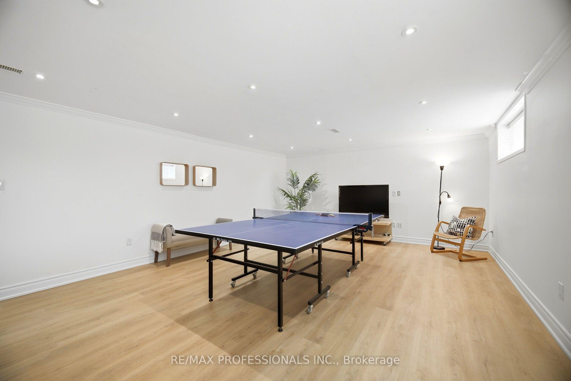Photo 38 of 12 Thicket Road, Etobicoke, Markland Wood — HOMEH