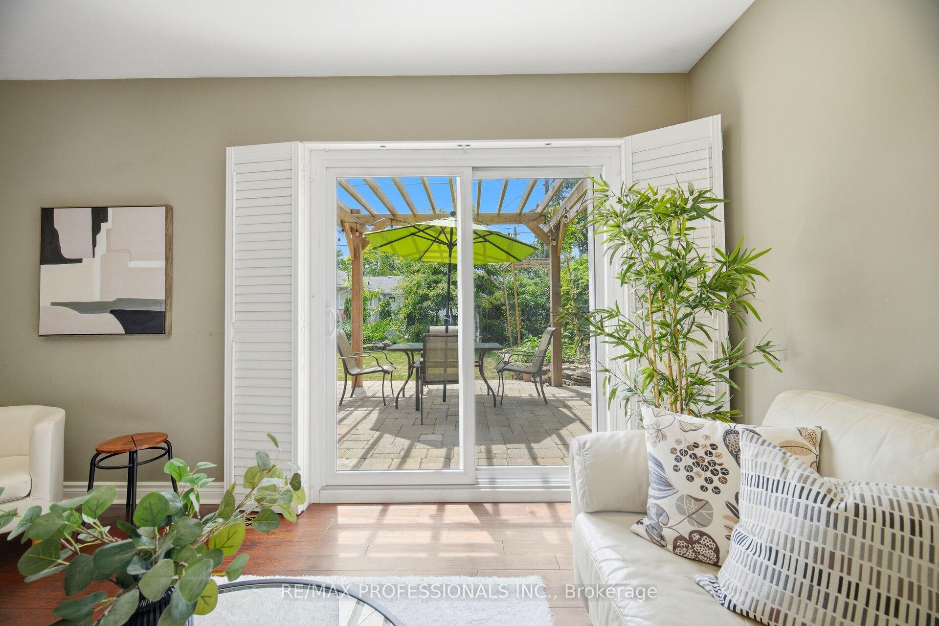 Photo 41 of 12 Thicket Road, Etobicoke, Markland Wood — HOMEH