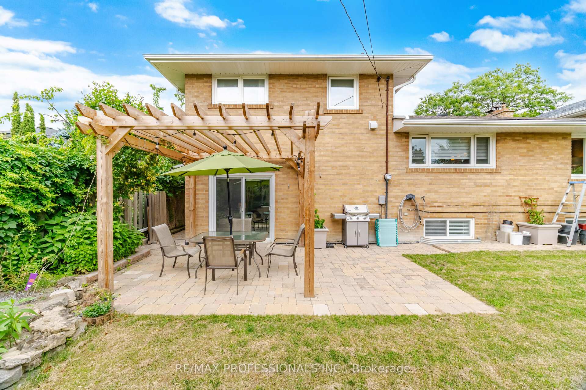 Photo 42 of 12 Thicket Road, Etobicoke, Markland Wood — HOMEH