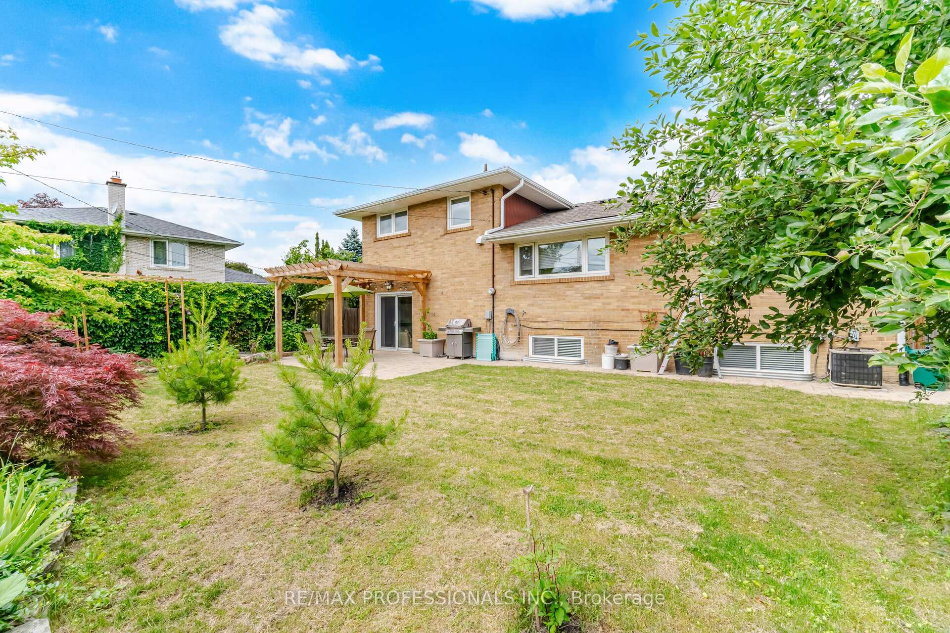 Photo 44 of 12 Thicket Road, Etobicoke, Markland Wood — HOMEH