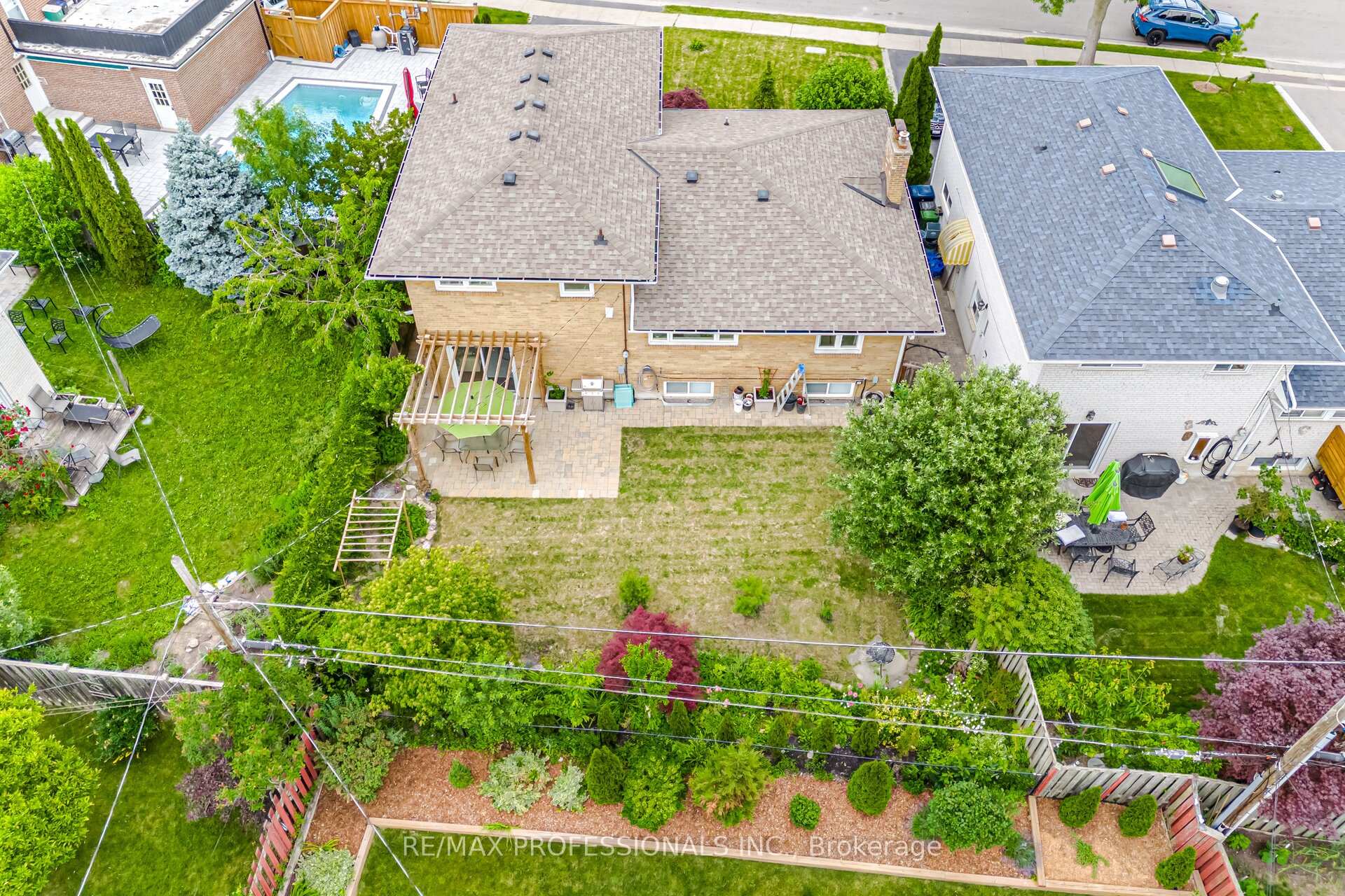 Photo 47 of 12 Thicket Road, Etobicoke, Markland Wood — HOMEH