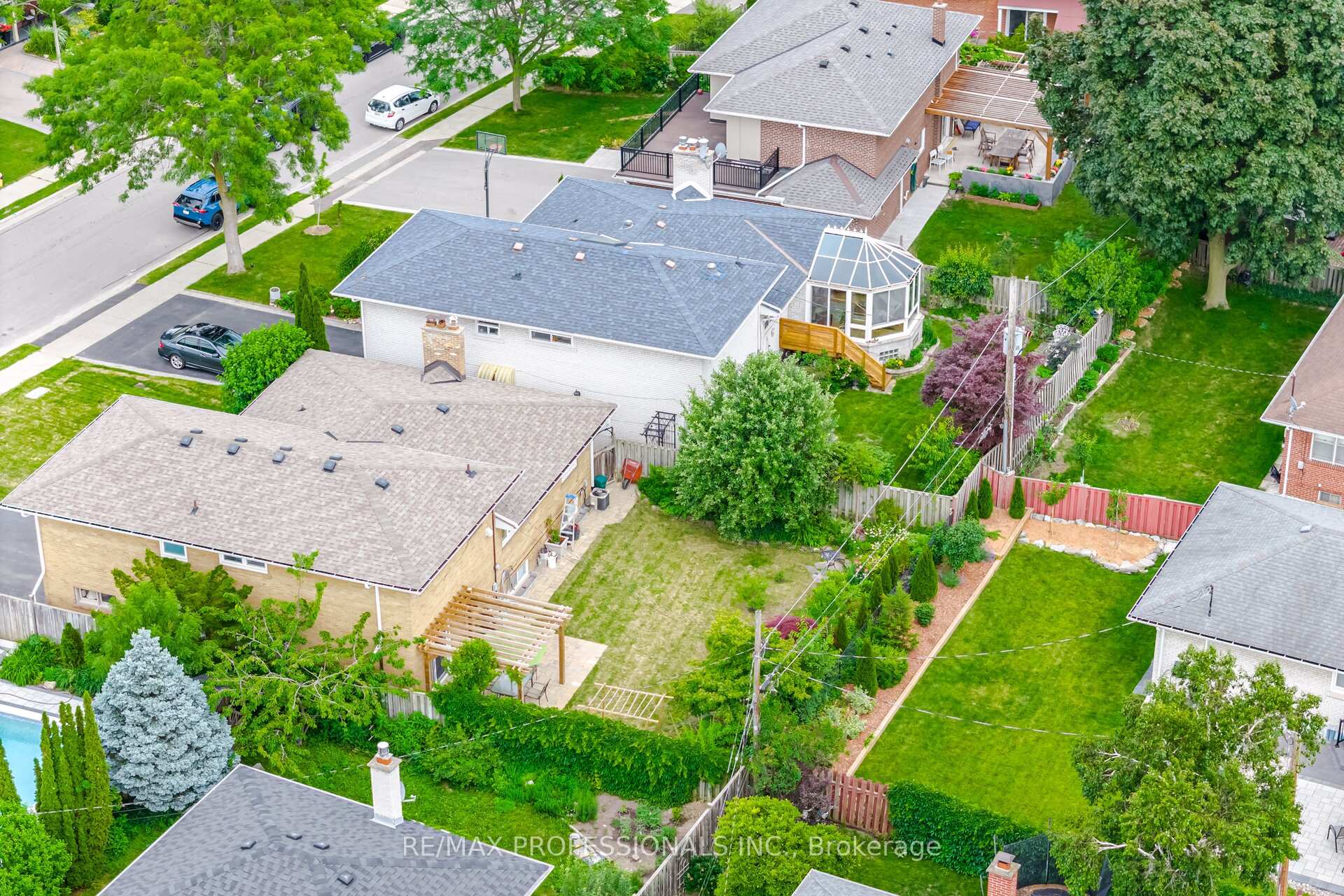 Photo 48 of 12 Thicket Road, Etobicoke, Markland Wood — HOMEH