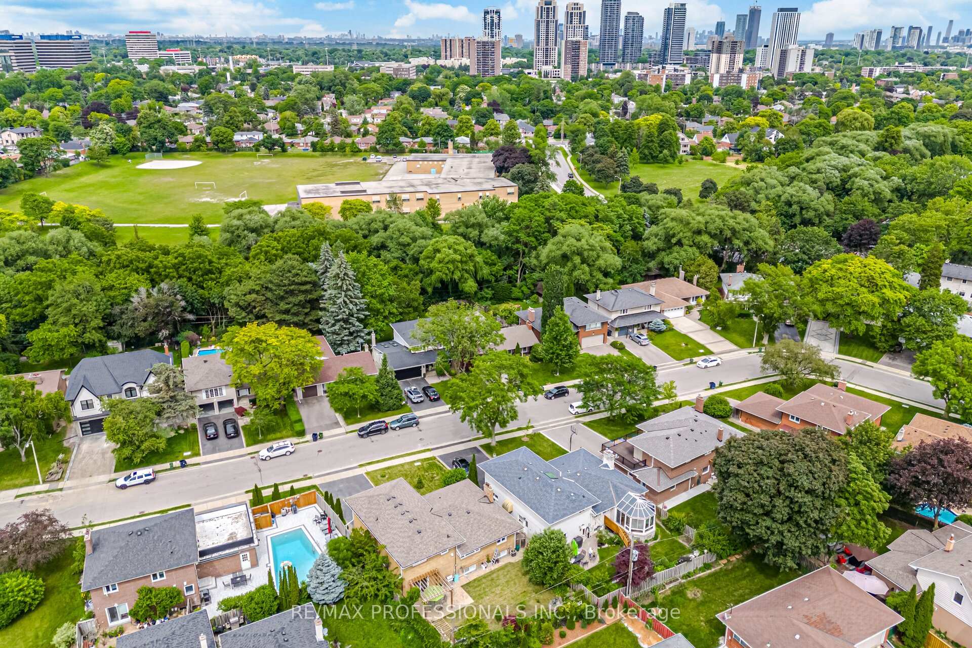Photo 49 of 12 Thicket Road, Etobicoke, Markland Wood — HOMEH