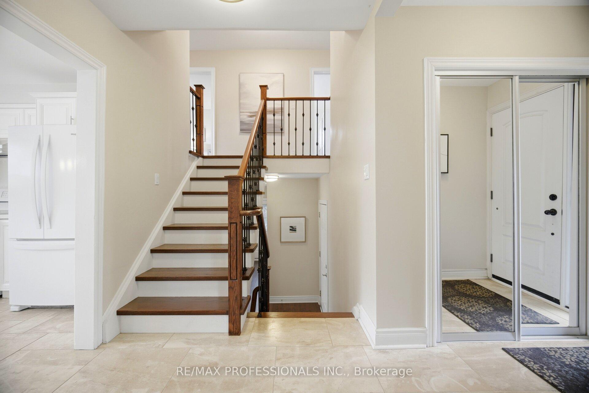 Photo 19 of 12 Thicket Road, Etobicoke, Markland Wood — HOMEH