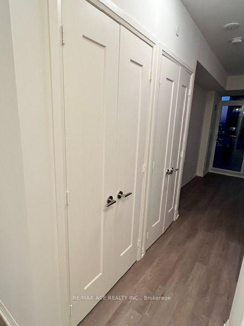 Photo 3 of Unit 1810, 27 Korda Gate, Vaughan, Vellore Village — HOMEH