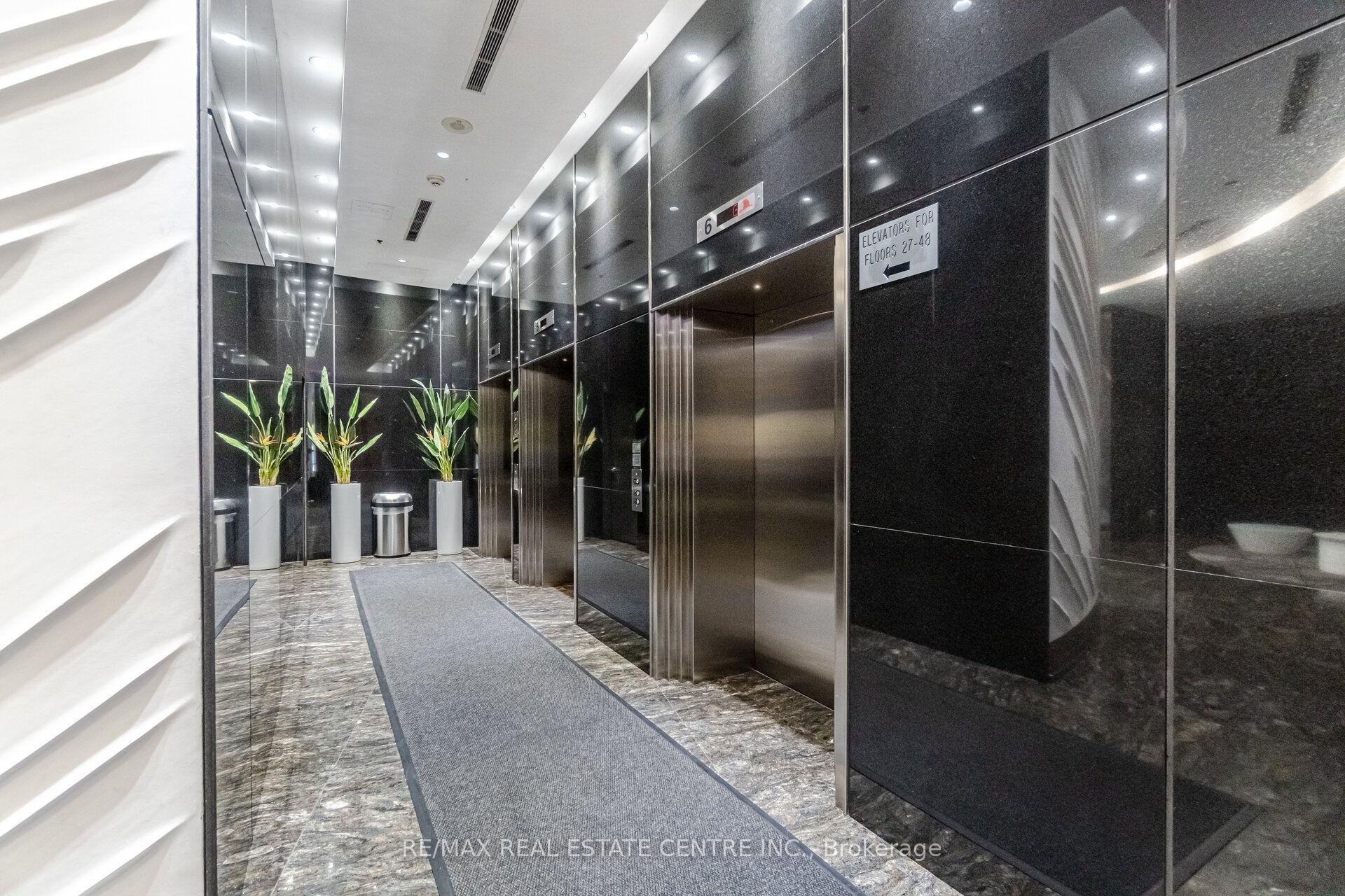 Photo 8 of Unit LPH8, 50 Absolute Avenue, Mississauga, City Centre — HOMEH