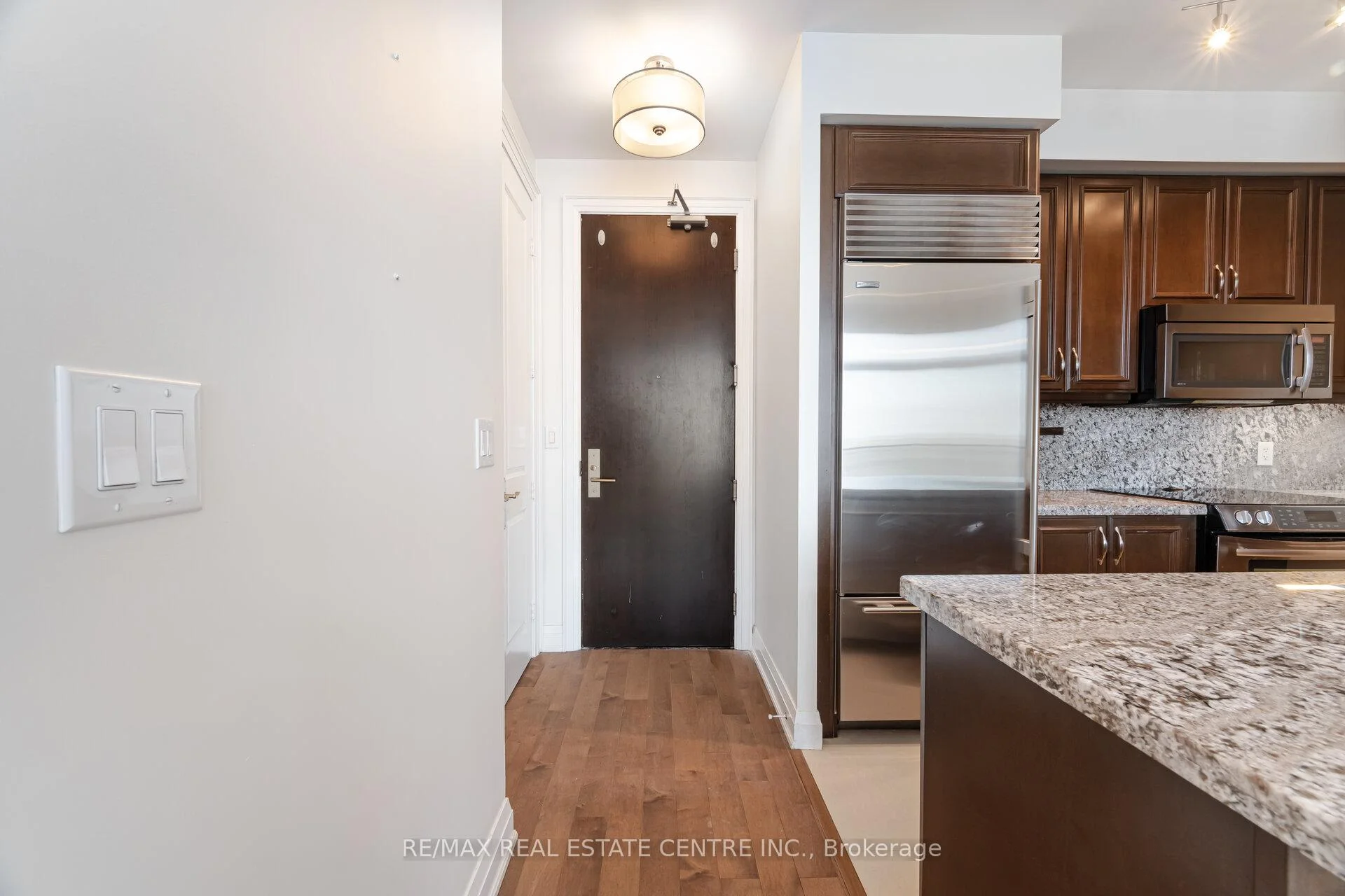 Photo 4 of Unit LPH8, 50 Absolute Avenue, Mississauga, City Centre — HOMEH