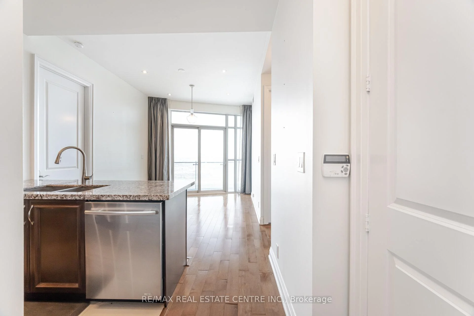 Photo 7 of Unit LPH8, 50 Absolute Avenue, Mississauga, City Centre — HOMEH