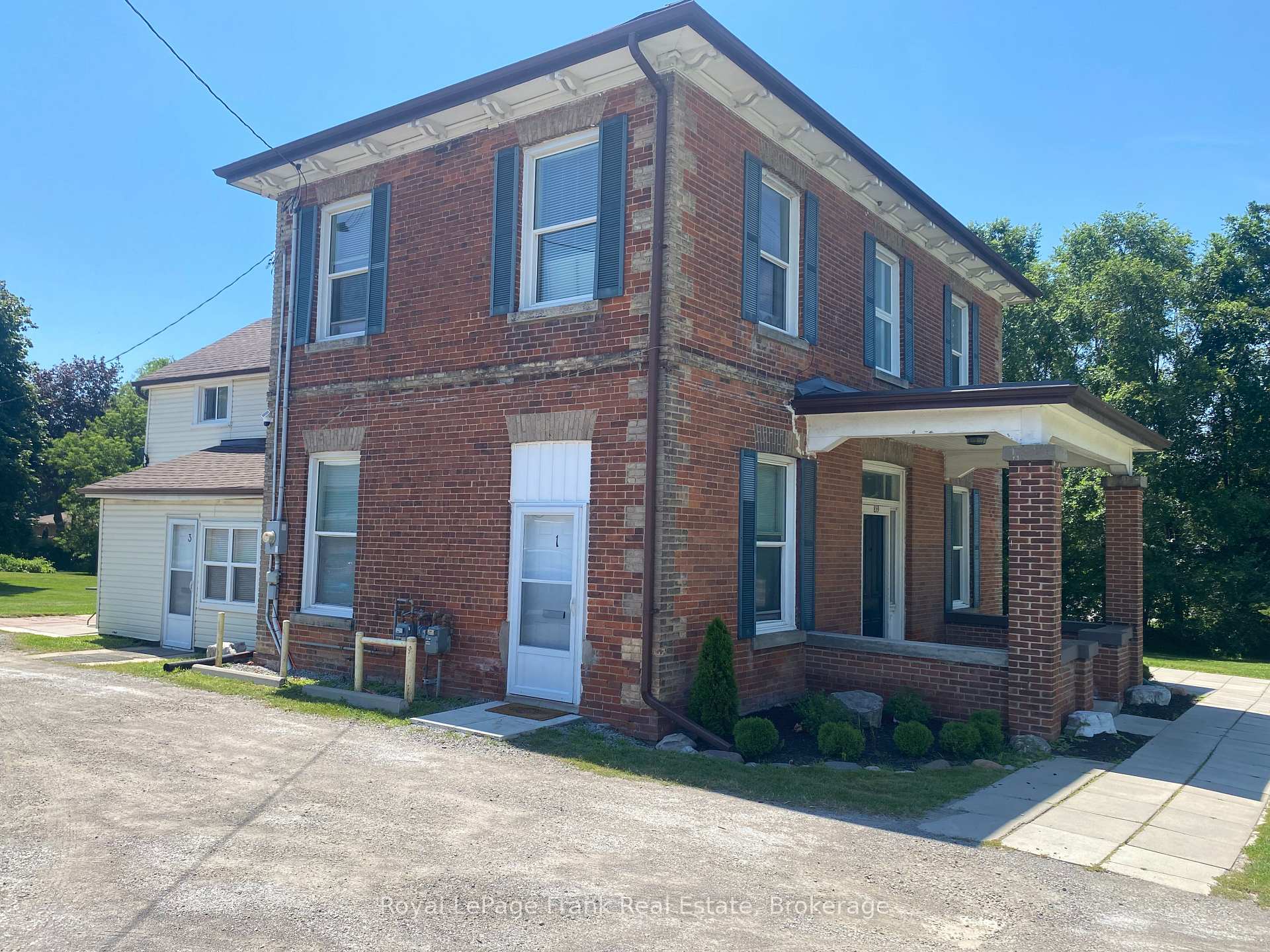 Front of Unit 3, 859 Dundas Street W