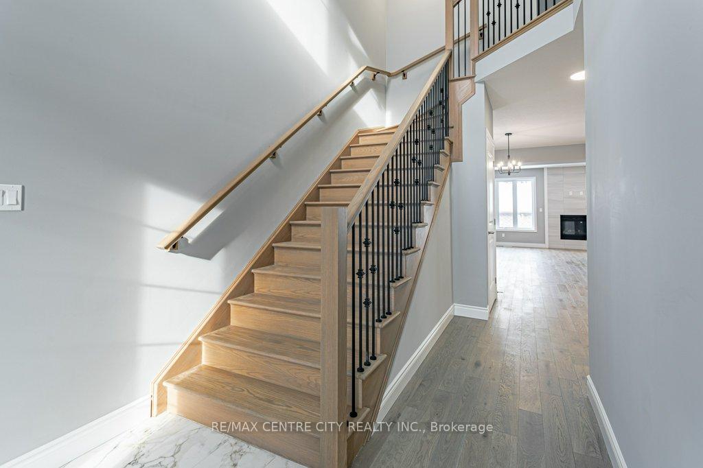 Photo 4 of 1596 Noah Bend, London, North I — HOMEH