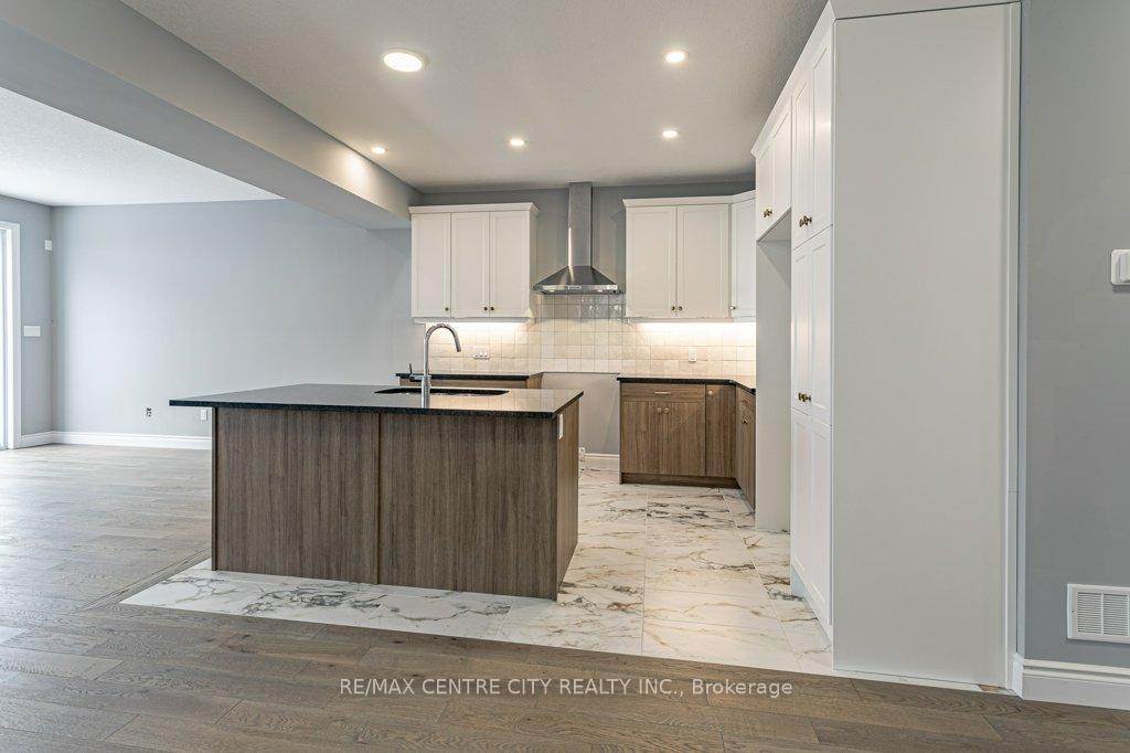 Photo 8 of 1596 Noah Bend, London, North I — HOMEH