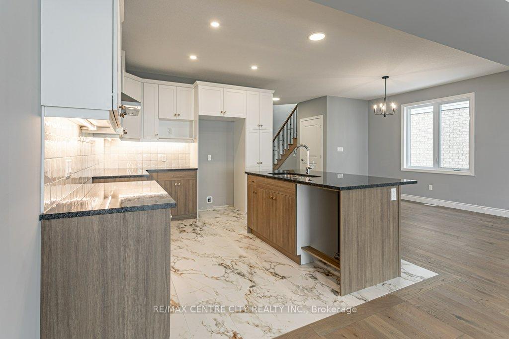 Photo 11 of 1596 Noah Bend, London, North I — HOMEH