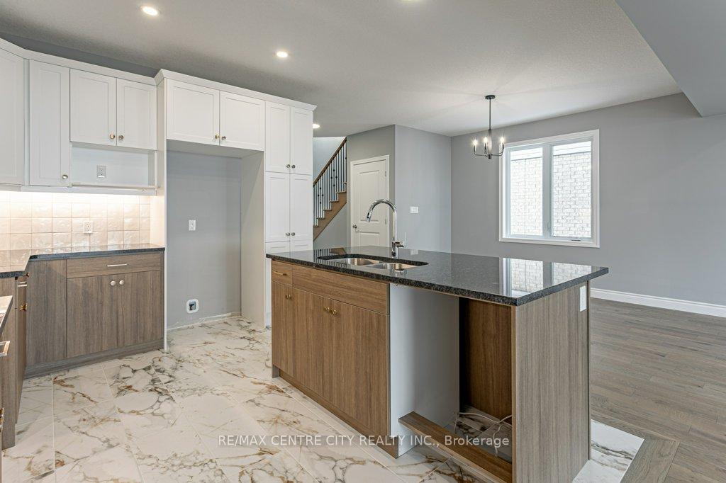 Photo 12 of 1596 Noah Bend, London, North I — HOMEH