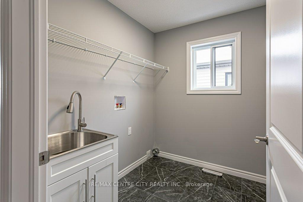 Photo 24 of 1596 Noah Bend, London, North I — HOMEH