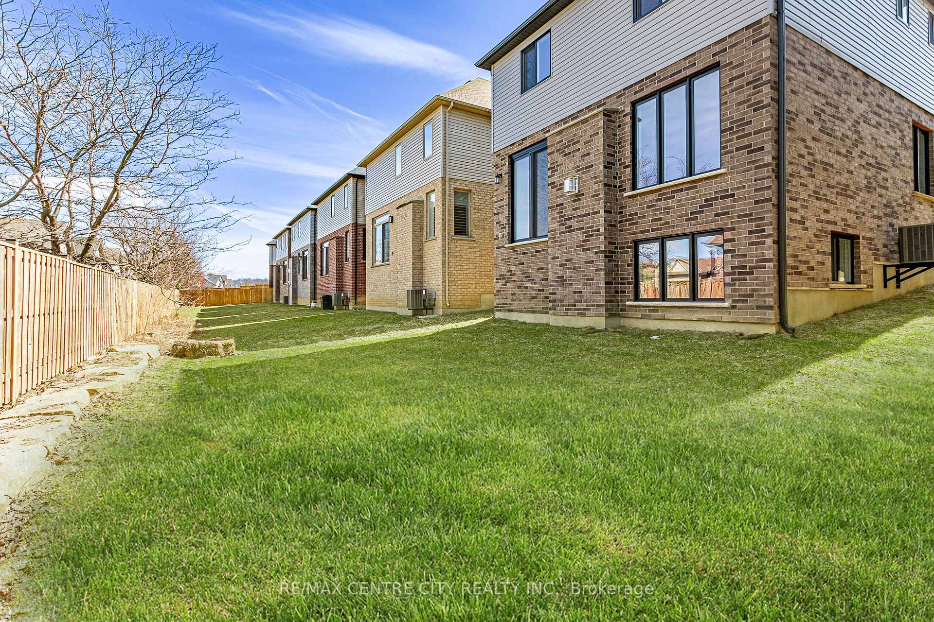 Photo 35 of 1596 Noah Bend, London, North I — HOMEH