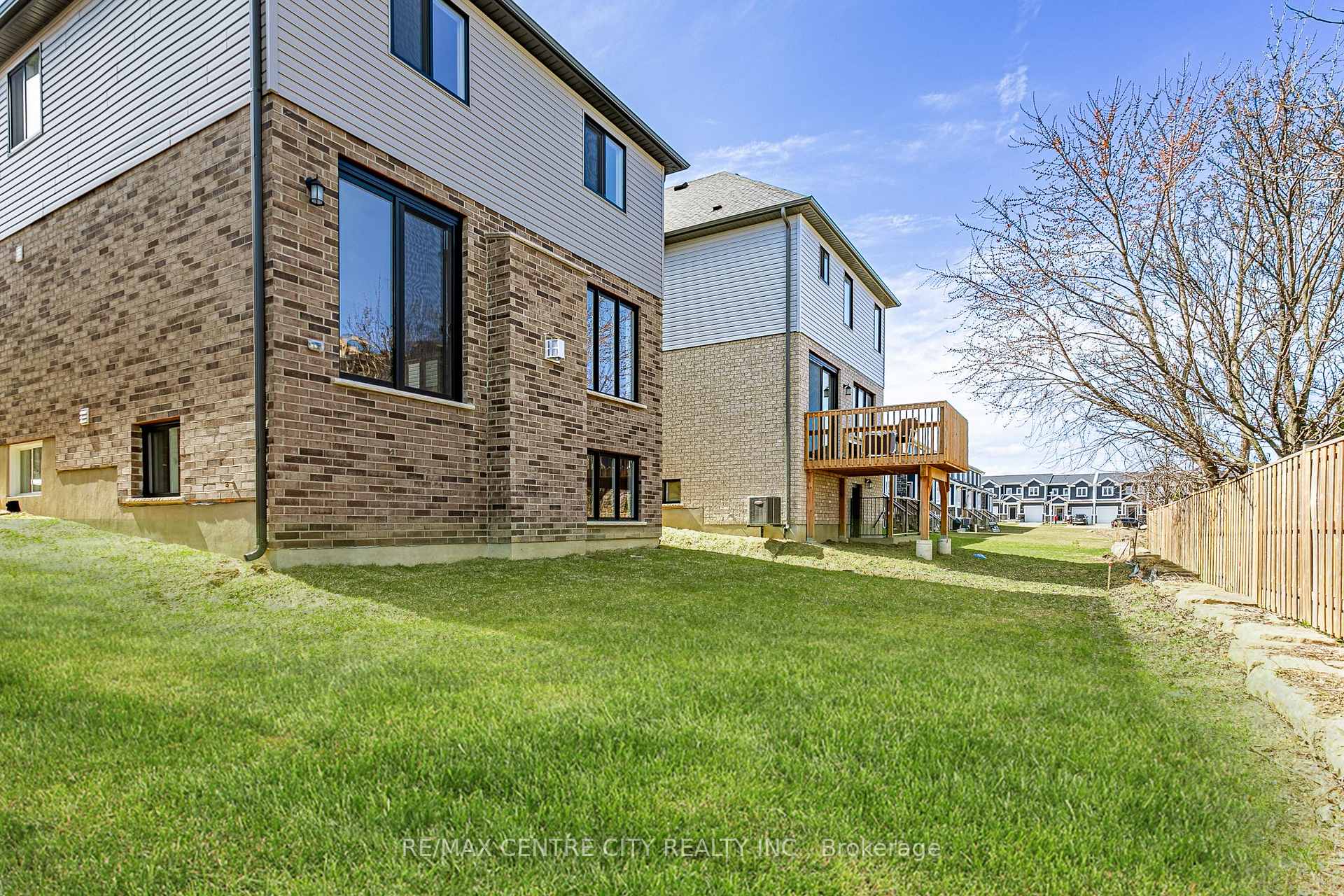 Photo 36 of 1596 Noah Bend, London, North I — HOMEH